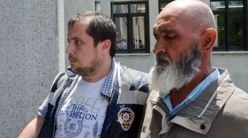 Kahvehane İşletmecisini 15 Bı&ccedil;ak Darbesiyle &Ouml;ld&uuml;ren Zanlı Adliyede