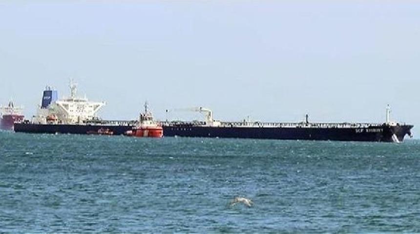 Petrol Tankeri Ahırkapı A&ccedil;ıklarında Karaya Oturdu (2)