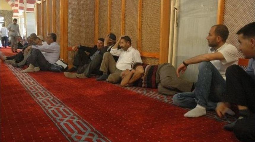 Ramazanın İlk G&uuml;n&uuml; Vatandaşlar G&ouml;lgelik Alana Akın Etti