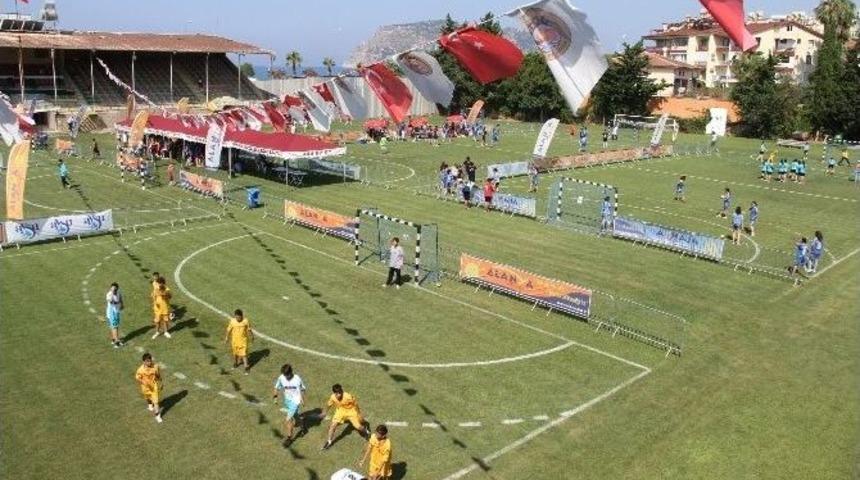 Alanya&rsquo;da Hentbol Şenliği Başladı