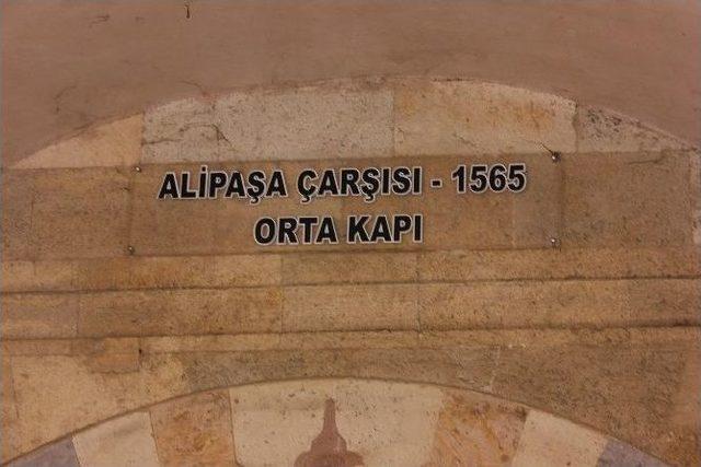 Tarihi Alipaşa Çarşısı Esnafından, Merhum Demirel’e Vefa