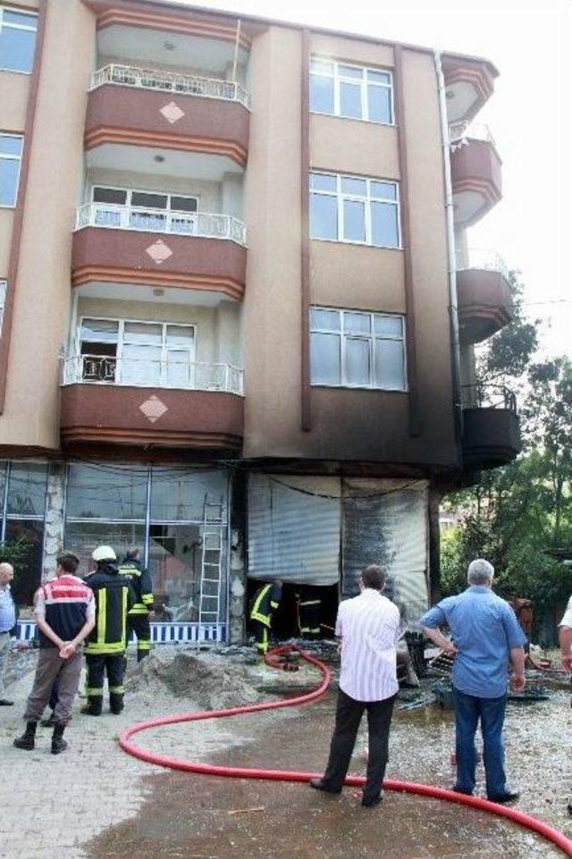 Samsun&rsquo;da Depo Yangını 1