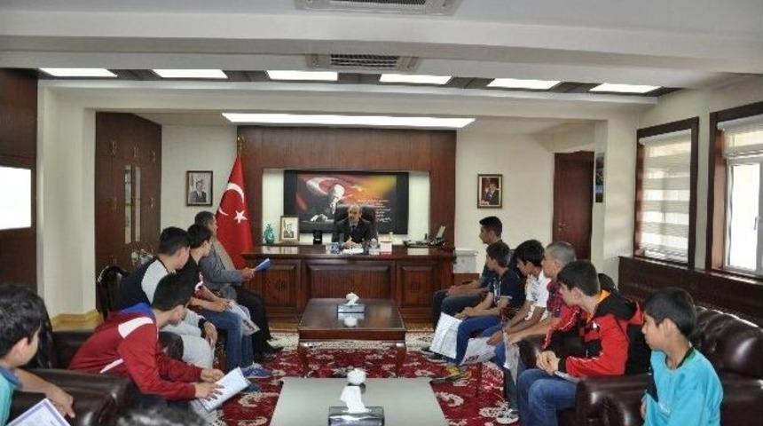 Muş Valisi B&uuml;y&uuml;kersoy Sporcu Ve İdarecileri Makamına Kabul Etti