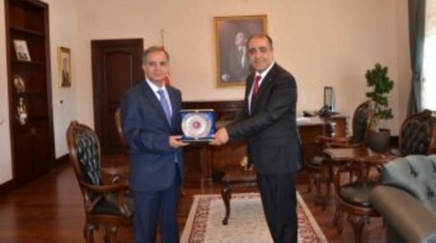 Okumuş&rsquo;tan Vali Tapsız&rsquo;a Veda Ziyareti