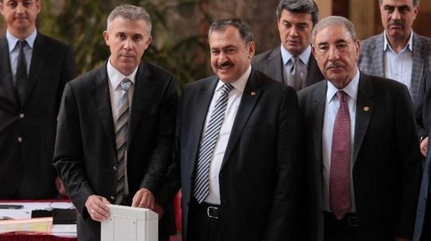 Bakan Eroğlu Ve Bakan Bozkır Meclis&rsquo;te Kayıtlarını Yaptırdı