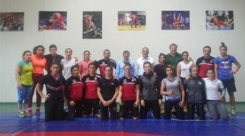 Gen&ccedil; Kadın G&uuml;reş Milli Takımı&rsquo;nın Yalova Kampı S&uuml;r&uuml;yor