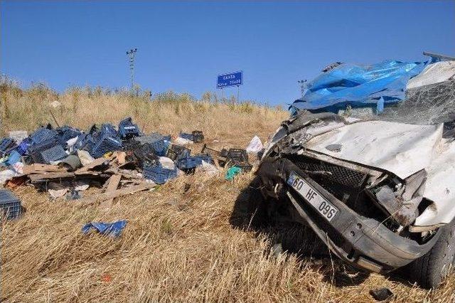 Kamyonet Tarlaya Uçtu: 1 Yaralı