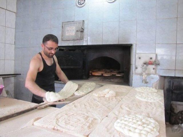 Hisarcık’ta İki Tip Ramazan Pidesi