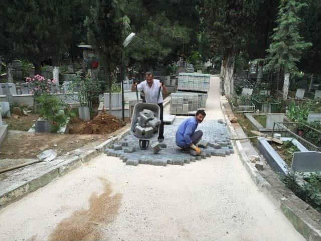 Orhangazi Mezarlığında Parke Çalışmaları Başladı