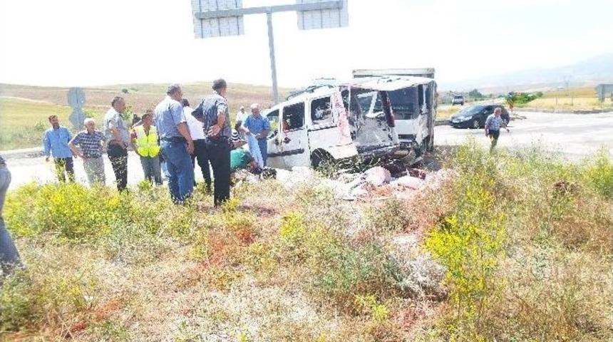 Tosya&rsquo;da Trafik Kazası: 1 &Ouml;l&uuml;, 2 Yaralı