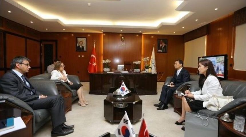 G&uuml;ney Kore B&uuml;y&uuml;kel&ccedil;isi Cho&rsquo;dan Fatma Şahin&rsquo;e Ziyaret