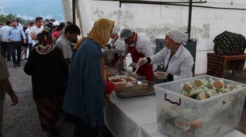 Ordu&rsquo;da Bin 500 Kişi İlk İftarını &Ccedil;adırda A&ccedil;tı