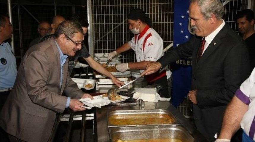 Fevzi &Ccedil;akmak Caddesi Aş Evi&rsquo;nde İlk İftar Heyecanı