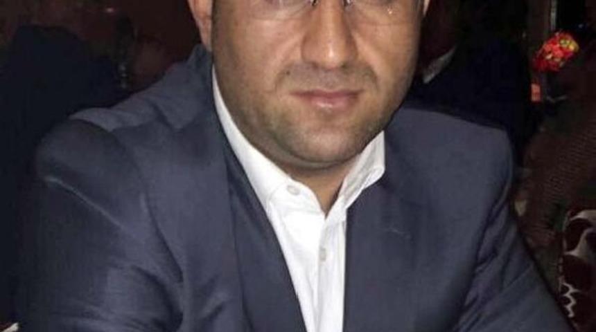 Halı Fabrikası Sahibi, Babasının Mezarı Başında Intihar Etti