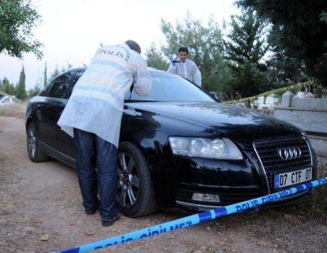 Halı Fabrikası Sahibi, Babasının Mezarı Başında Intihar Etti 1