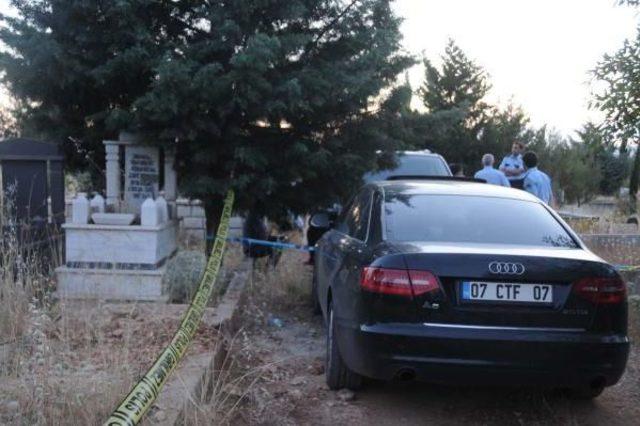 Halı Fabrikası Sahibi, Babasının Mezarı Başında Intihar Etti 3