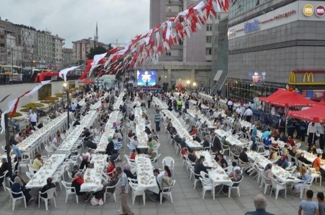 Gaziosmanpaşa Belediyesi&rsquo;nden Bin 500 Kişilik Sokak İftarı