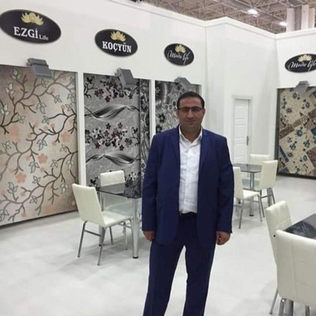 İflas Eden İş Adamı Babasının Mezarı Başında İntihar Etti