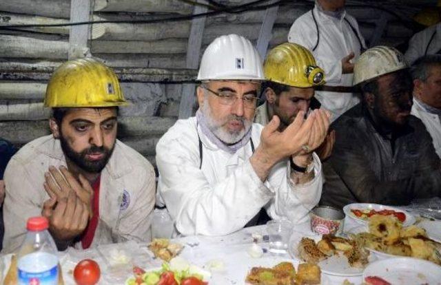 Bakan Yıldız, Ilk Iftarı Maden Ocağında Işçilerle Yaptı (2)