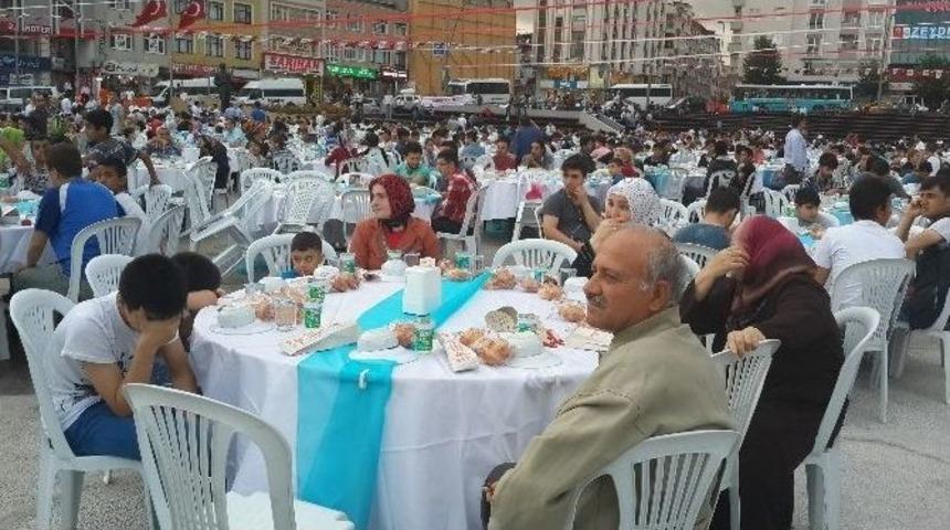 Zeytinburnu Belediyesi&rsquo;nden 5 Bin Kişiye İftar