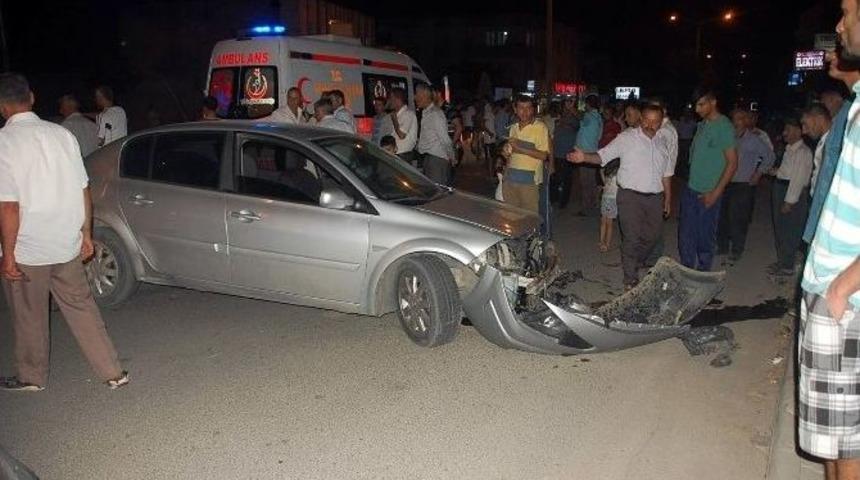 Adıyaman&rsquo;da İki Otomobil &Ccedil;arpıştı: 1 Yaralı