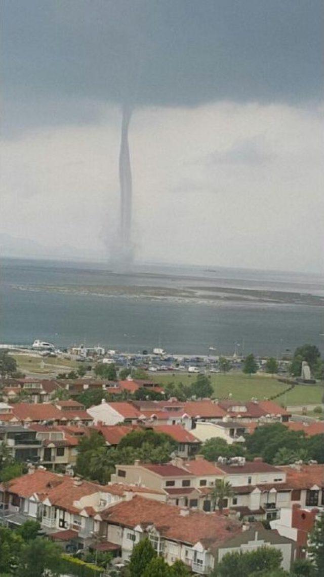 İzmir K&ouml;rfezi nde &Ccedil;ifte Hortum S&uuml;rprizi 1