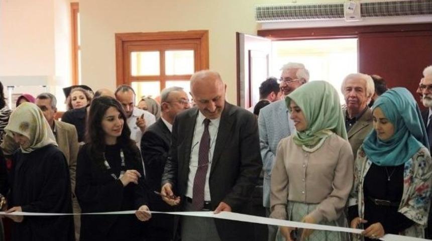 &Uuml;niversite &Ouml;ğrencilerinin &Ccedil;alışmaları Sergilendi