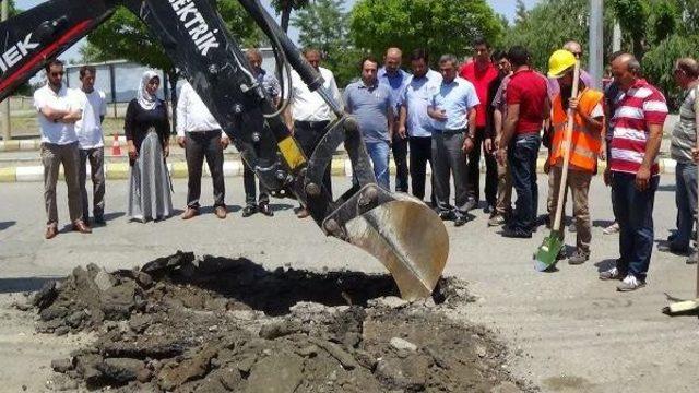 Iğdır'da Doğalgaz Için Kazma Vuruldu