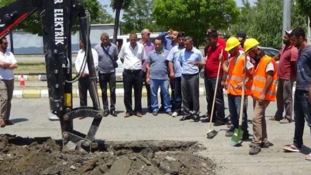 Iğdır'da Doğalgaz Için Kazma Vuruldu