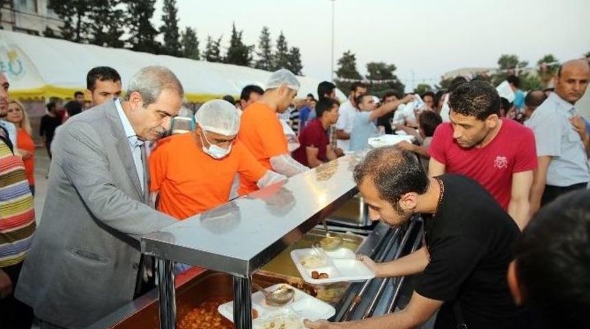 Ramazan&rsquo;ın İlk İftarında Haliliye Belediyesi&rsquo;nin Sofrasında Buluşuldu