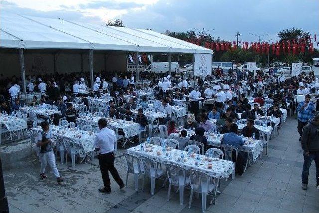 Erzurum’da İlk İftar Heyecanı