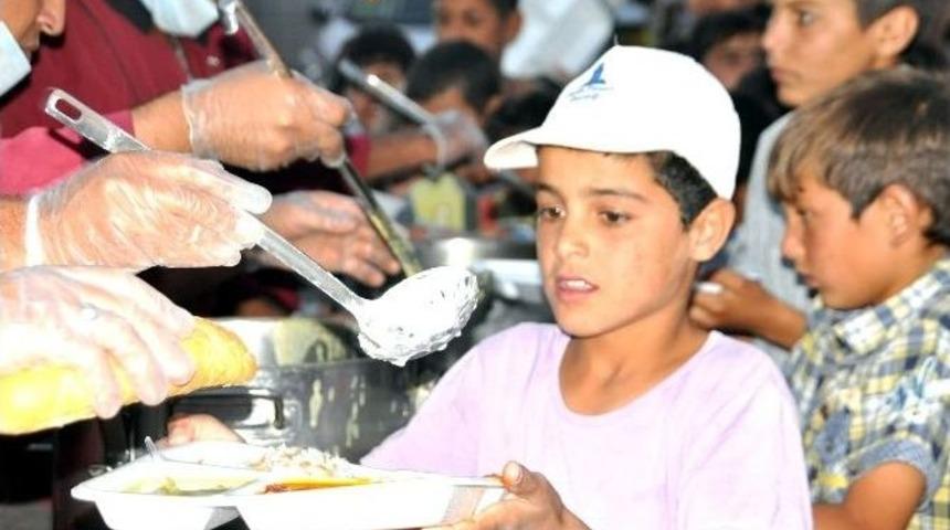 &Ccedil;adır Kentte Bin Kişiye İftar Verildi