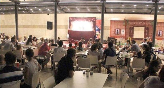 Hacivat Ve Karag&ouml;z İle Ge&ccedil;mişe Neşeli Yolculuk 1