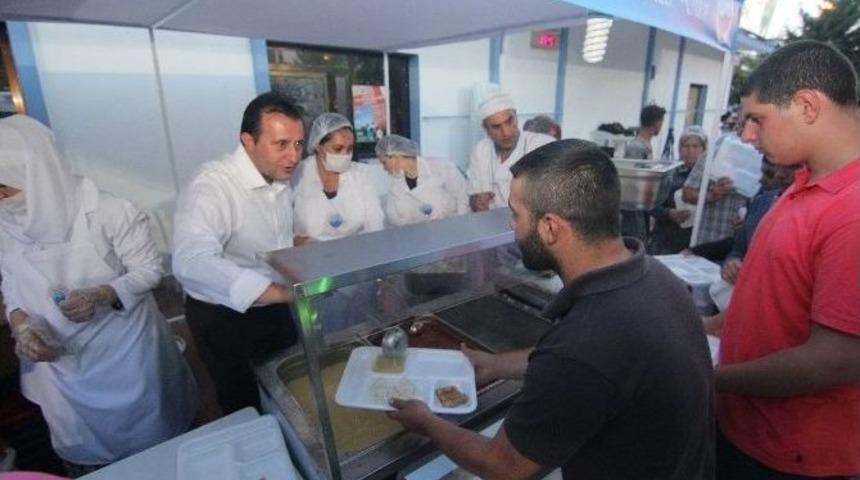 Menderes&rsquo;te Onlarca Vatandaş İftar Programında Buluştu