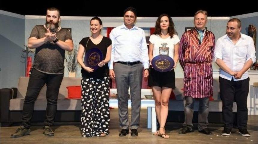 Aşka Olan Meylim Senin Y&uuml;z&uuml;nden Adlı Oyun Aliağa&rsquo;da Sahnelendi