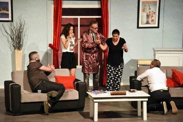 Aşka Olan Meylim Senin Y&uuml;z&uuml;nden Adlı Oyun Aliağa&rsquo;da Sahnelendi 1