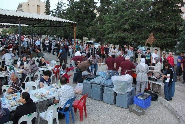 Burdur Belediyesi’nden Her Gün Bin Kişilik İftar Sofrası