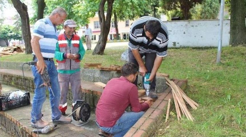 Ak&ccedil;akoca&rsquo;da Amfi Tiyatro Oturakları Ahşap Oluyor