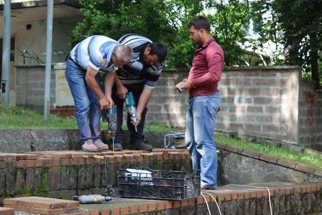 Akçakoca’da Amfi Tiyatro Oturakları Ahşap Oluyor