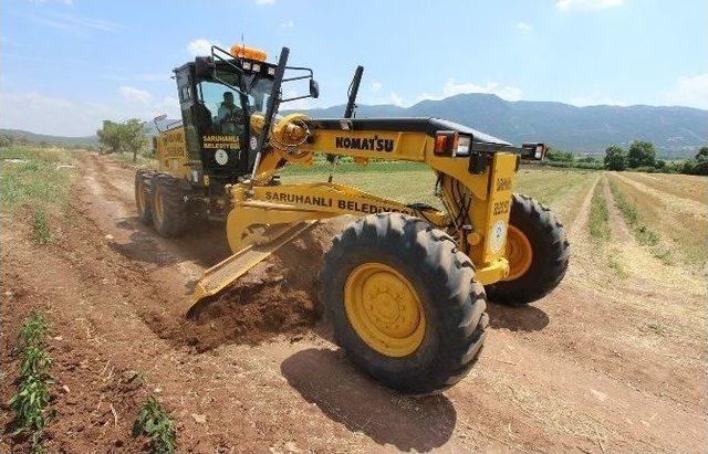 Saruhanlı Belediyesi Arazi Yollarını Düzenliyor