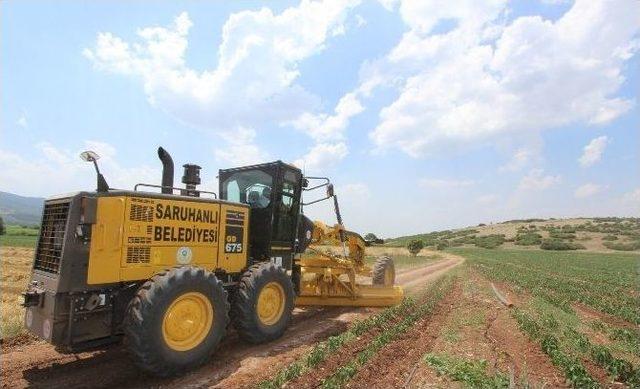 Saruhanlı Belediyesi Arazi Yollarını Düzenliyor