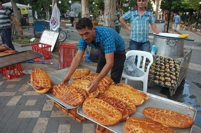 Ramazan Kendine Has Tatları Da Beraberinde Getirdi