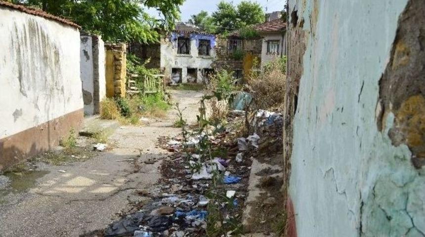 Bursa&rsquo;nın G&ouml;beğindeki Tarihi Evler Tinercilerin Mekanı Oldu