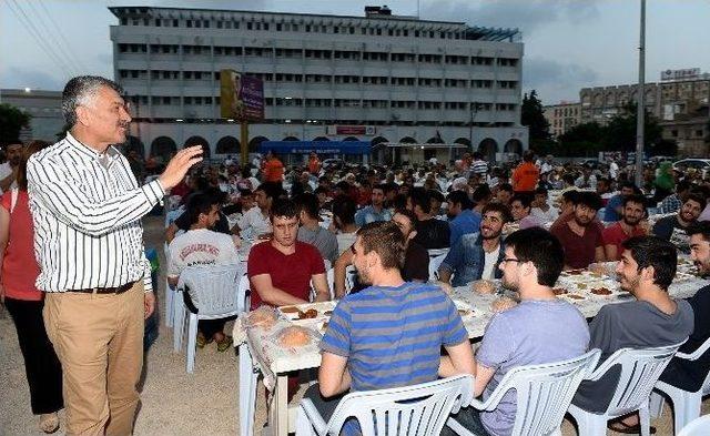 Karalar, Ramazan’ın İlk İftarını Vatandaşlarla Açtı