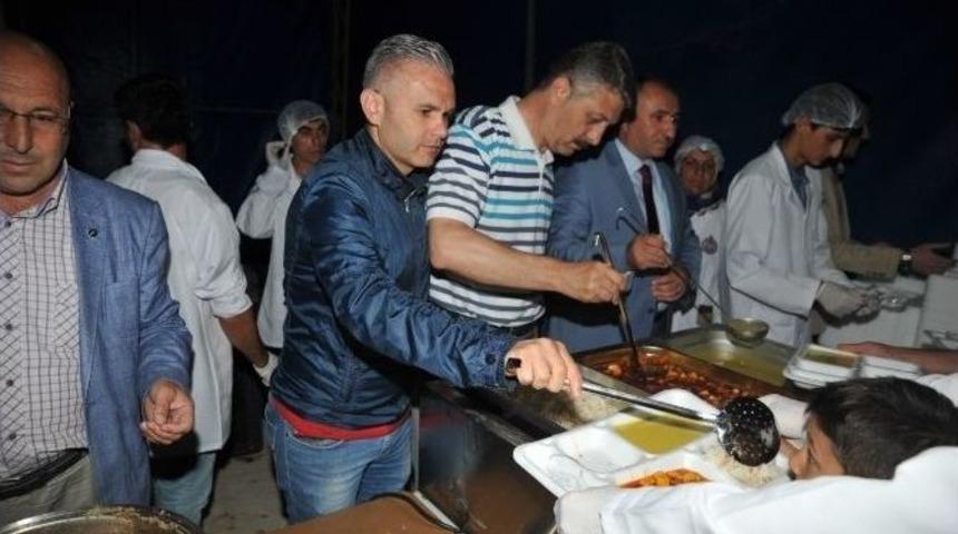 &Ccedil;ağlayan, İlk İftarını Vatandaşlarla Yaptı