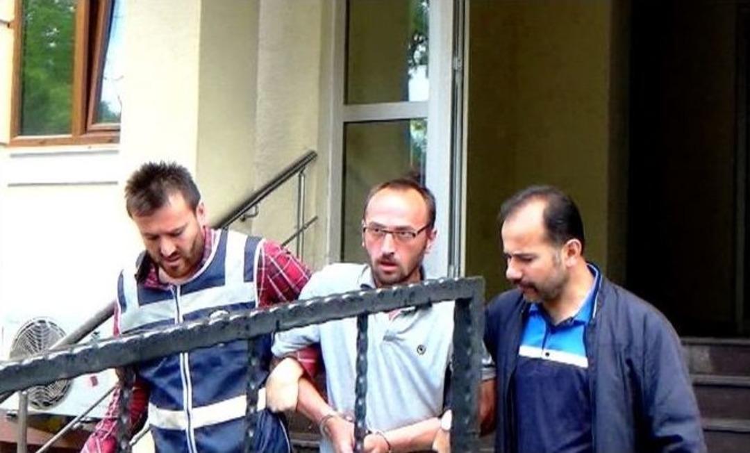 Adliyeye G&ouml;t&uuml;r&uuml;len Dolandırıcı Gazetecileri G&ouml;r&uuml;nce Polislere Kızdı