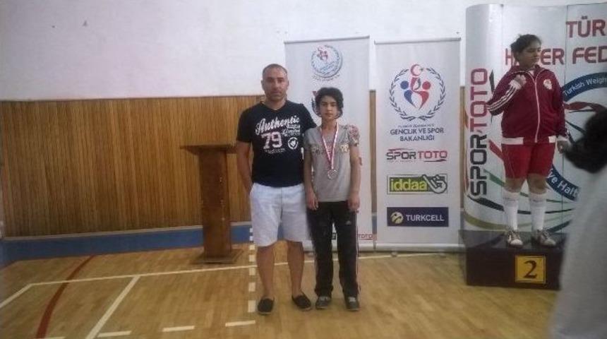 Burhaniye&rsquo;de Haltercilerin B&uuml;y&uuml;k Başarısı