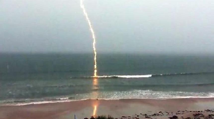 Denize D&uuml;şen Yıldırım Korkuttu