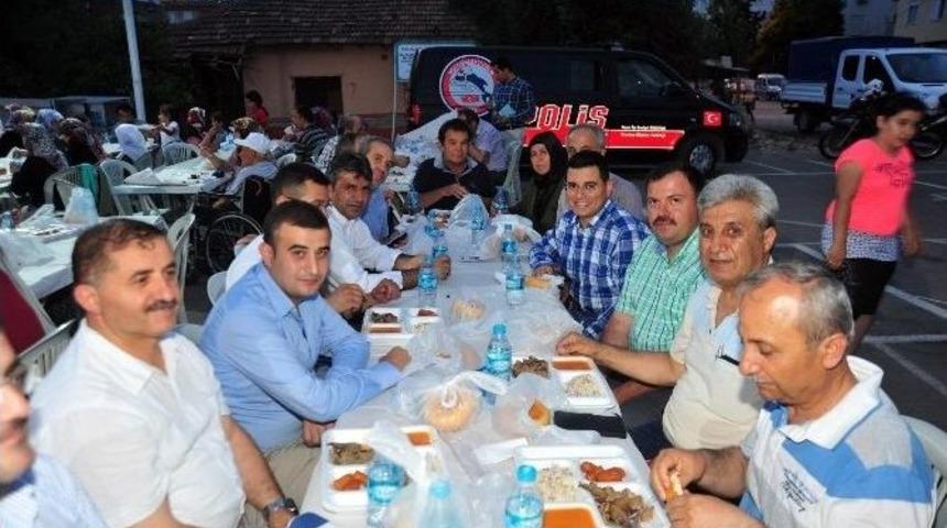 Kepez&rsquo;de İki Mahallede İftar Sofrası Kuruldu