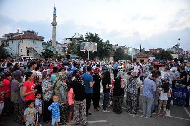 Kepez’de İki Mahallede İftar Sofrası Kuruldu